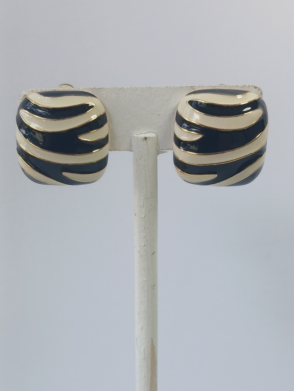 Vintage Gold Tone Zebra Stripe Enamel Clip-on Earrings